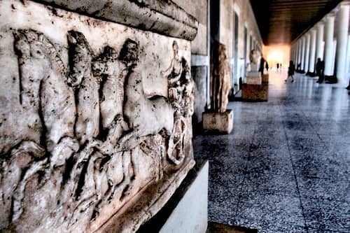 Photographie du musée archéologique national d'Athènes, prise par keithwoodford de Pixabay