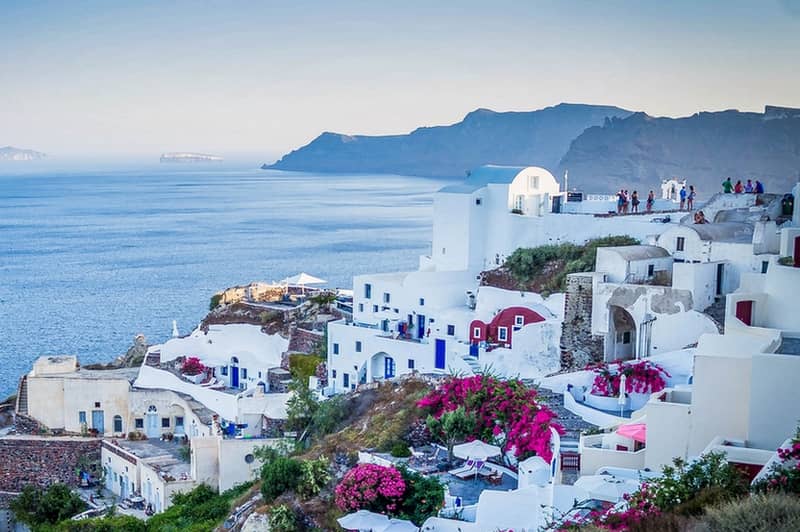 Photographie de Santorin, Grèce, en ligne sur Pixabay : https://pixabay.com/images/id-416136/