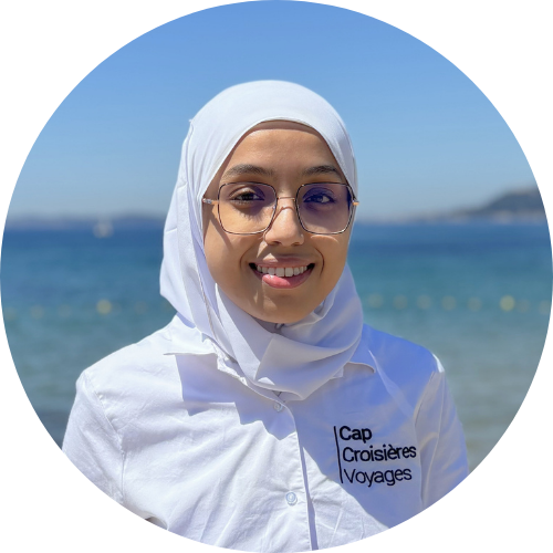 Portrait de Seliha, Charg&eacute;e de communication dans votre agence de voyages Cap Croisi&egrave;res Voyages