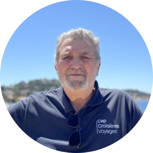 Portrait de Thierry, chauffeur de la navette Cap Croisi&egrave;res Voyages pour des d&eacute;parts de votre domicile en tout confort