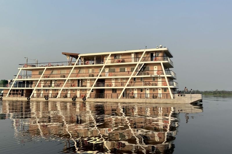 EMBARQUEMENT BRAZZAVILLE : Croisi�re Fleuve Congo