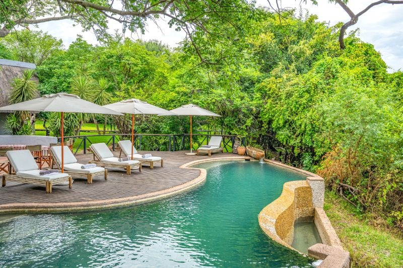 D�PART DOMICILE : Safari-Croisi�re au fil du Zamb�ze